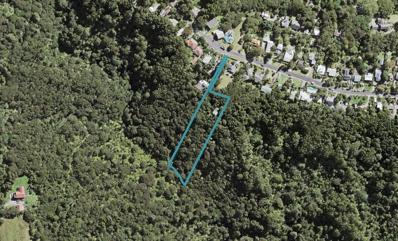 39 Minnehaha Avenue, Titirangi, Auckland - Carousel 1
