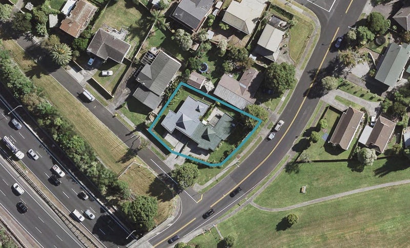 1/1 Peguero Place, Totara Heights, Auckland - Carousel 1