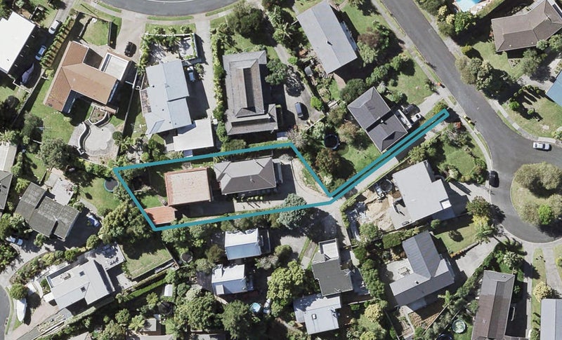 2/4 Theodora Place, Mairangi Bay, Auckland - Carousel 1