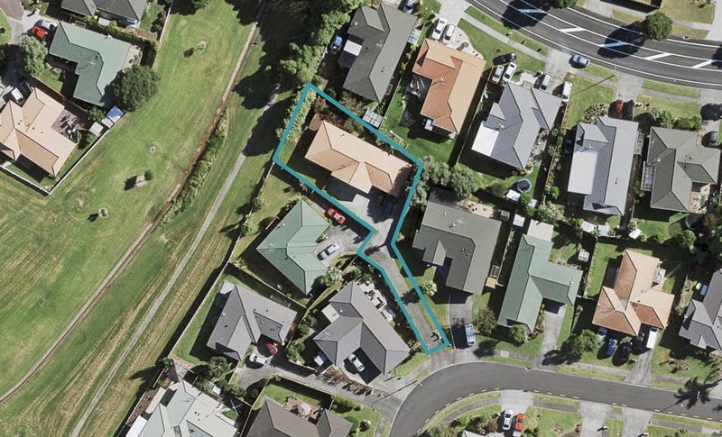 12 Newbegin Place, Weymouth, Auckland - Carousel 1