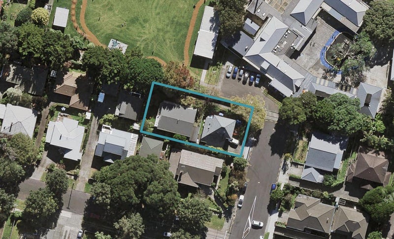 1/12 Crown Street, Royal Oak, Auckland - Carousel 1