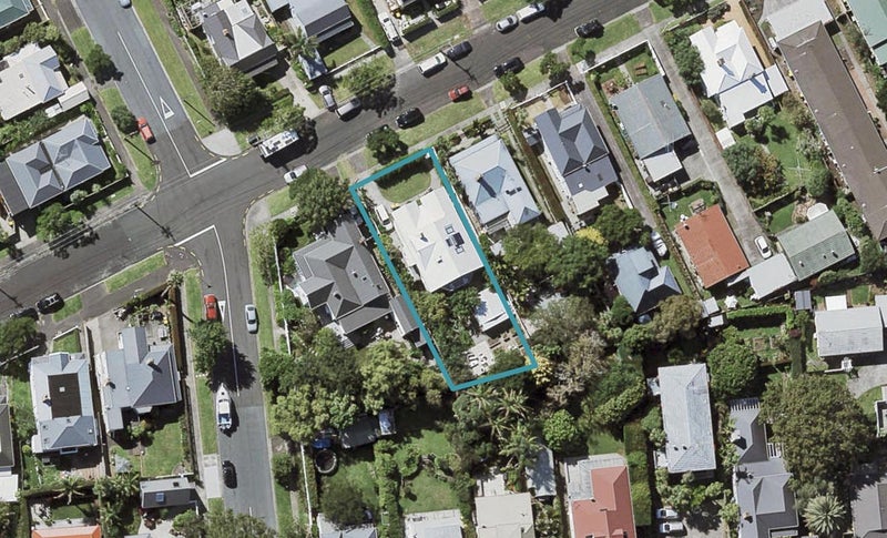 17 Patuone Avenue, Devonport, Auckland - Carousel 1