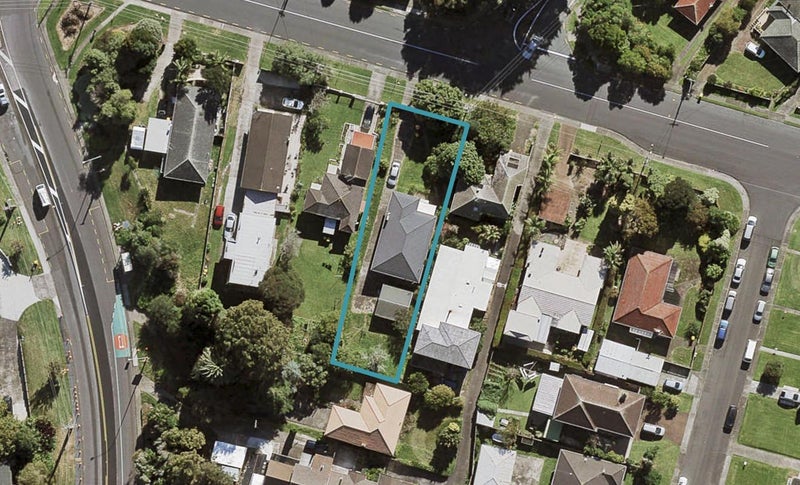 7 Exmouth Road, Northcote, Auckland - Carousel 1