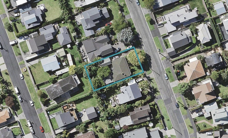 13 Merani Street, Narrow Neck, Auckland - Carousel 1