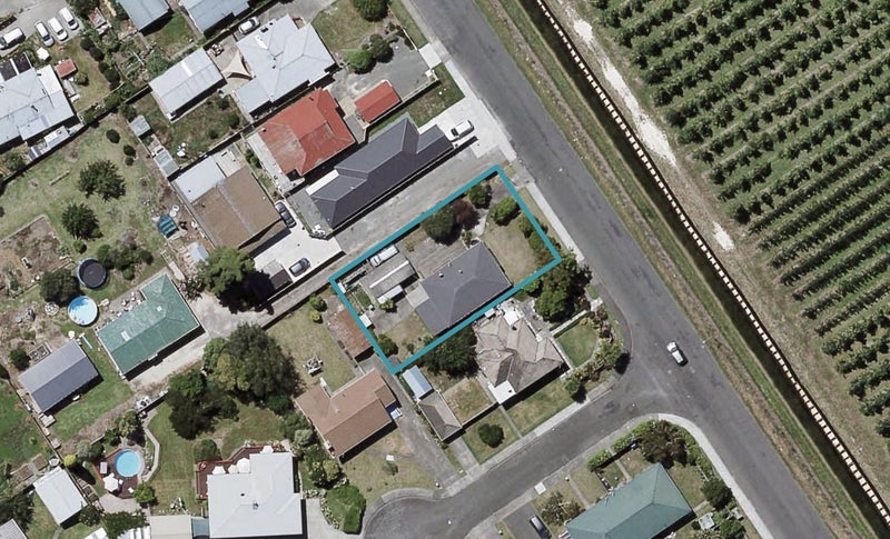 429 Collinge Road, Mayfair, Hastings - Carousel 1