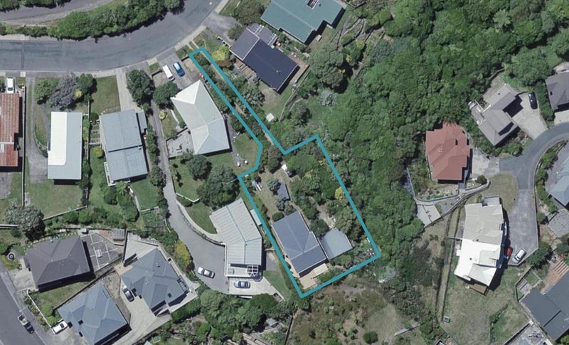 18 Somes Crescent, Newlands, Wellington - Carousel 1