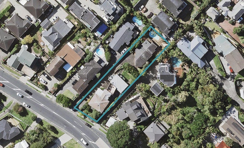 2/207 East Coast Road, Castor Bay, Auckland - Carousel 1
