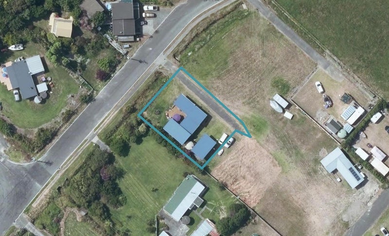49 Fortescue Street, Māhia - Carousel 1