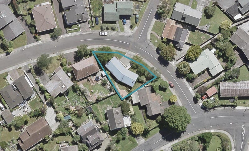 4 Tapestry Grove, Silverstream, Upper Hutt - Carousel 1