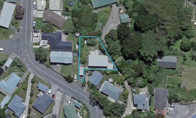 4 Beazley Avenue, Paparangi, Wellington - Carousel 1