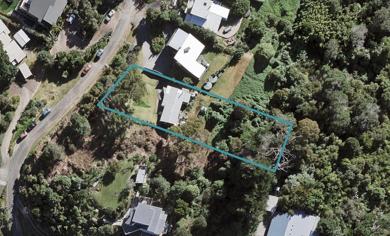 21 Burrell Road, Oneroa, Waiheke Island - Carousel 1