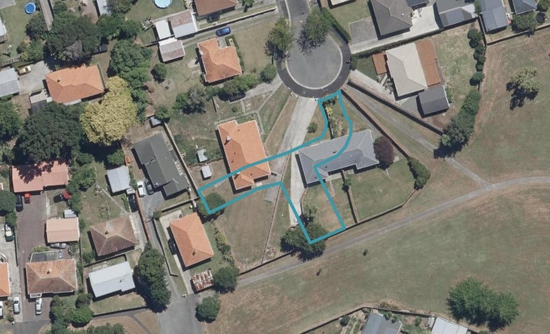 2/13 Armitage Place, Fairfield, Hamilton - Carousel 1