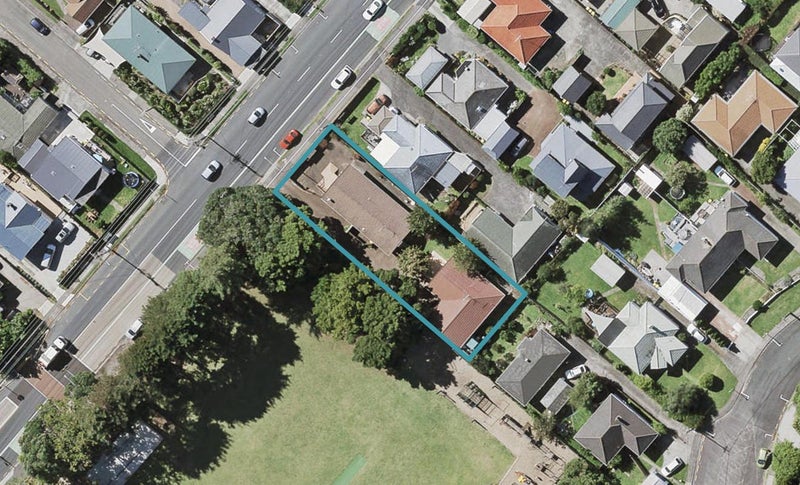 1/32 Shakespeare Road, Milford, Auckland - Carousel 1