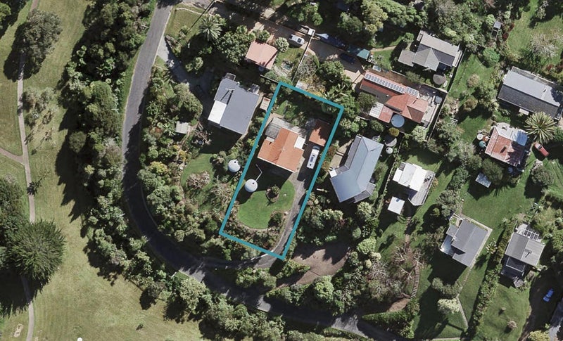 8 Kuaka Road, Oneroa, Waiheke Island - Carousel 1