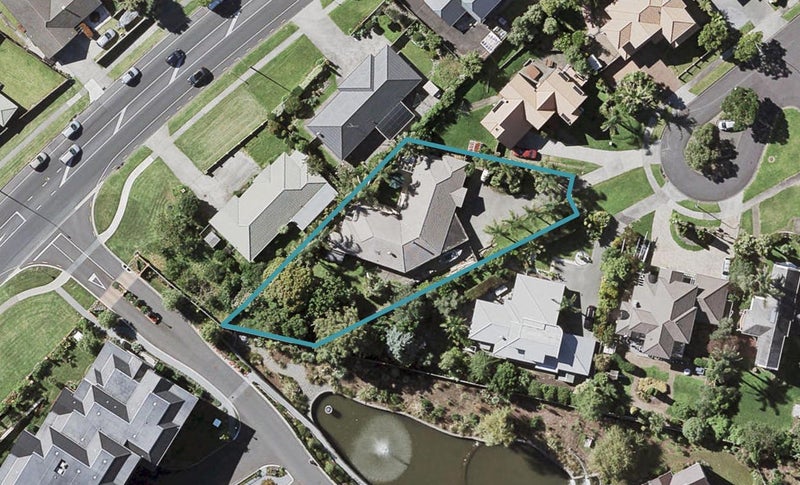21 Artesia Close, Shamrock Park, Auckland - Carousel 1