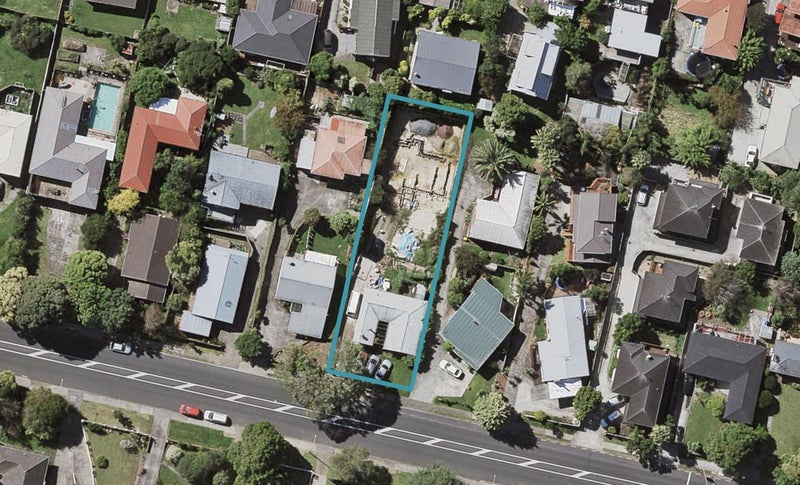 18 Reeves Road, Pakuranga, Auckland - Carousel 1