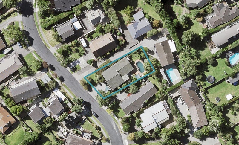 27 Pickwick Parade, Mellons Bay, Auckland - Carousel 1