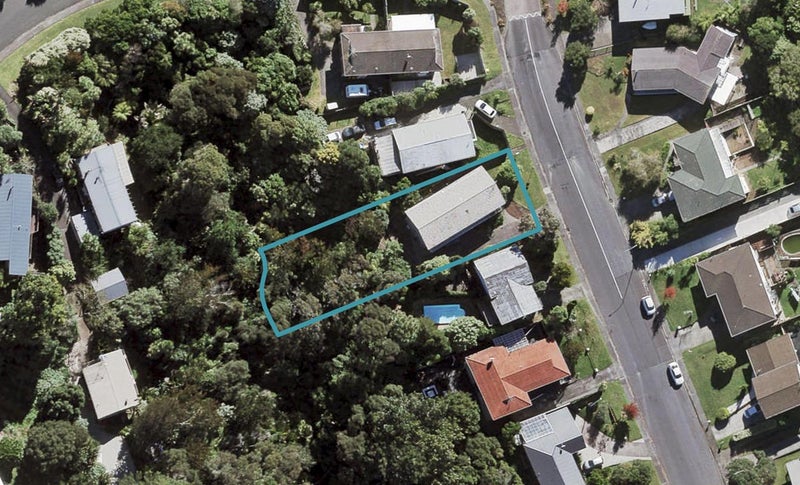 37 Easton Park Parade, Glenfield, Auckland - Carousel 1