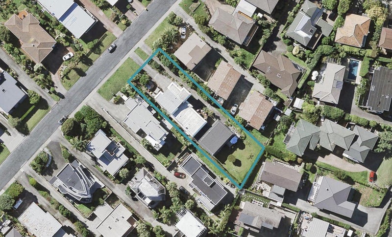 1/4 Marama Street, Castor Bay, Auckland - Carousel 1