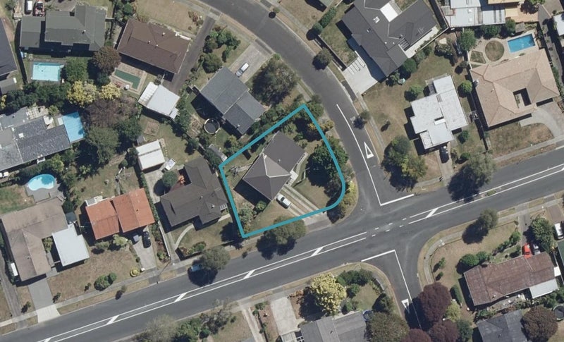 47 Glen Lynne Avenue, Queenwood, Hamilton - Carousel 1