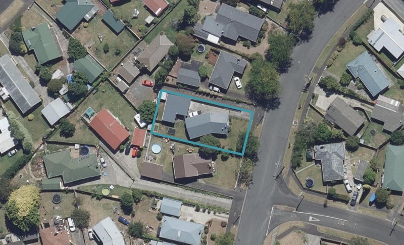 37 Garden Heights Avenue, Glenview, Hamilton - Carousel 1