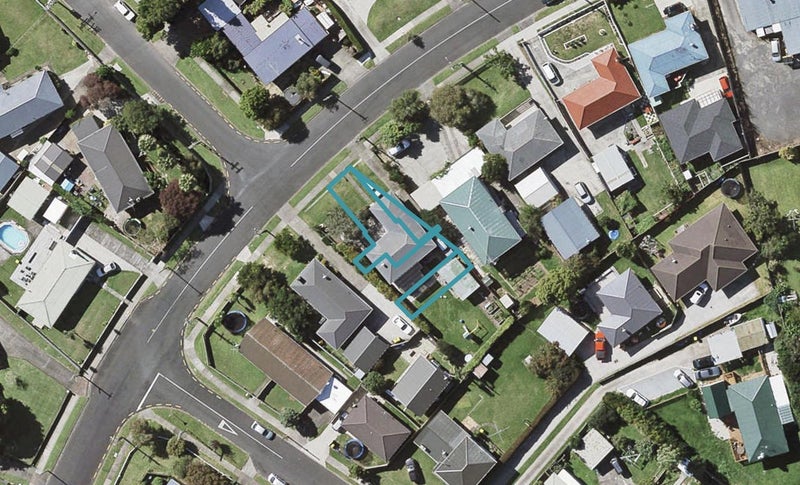 4/72 Tiraumea Drive, Pakuranga, Auckland - Carousel 1