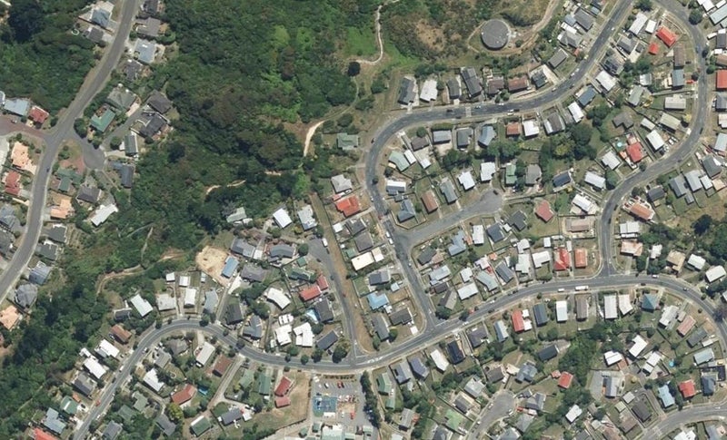 11 Almora View, Ascot Park, Porirua - Carousel 1