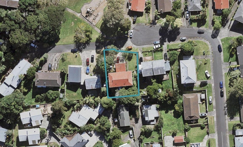 8 Lancelot Place, Glenfield, Auckland - Carousel 1