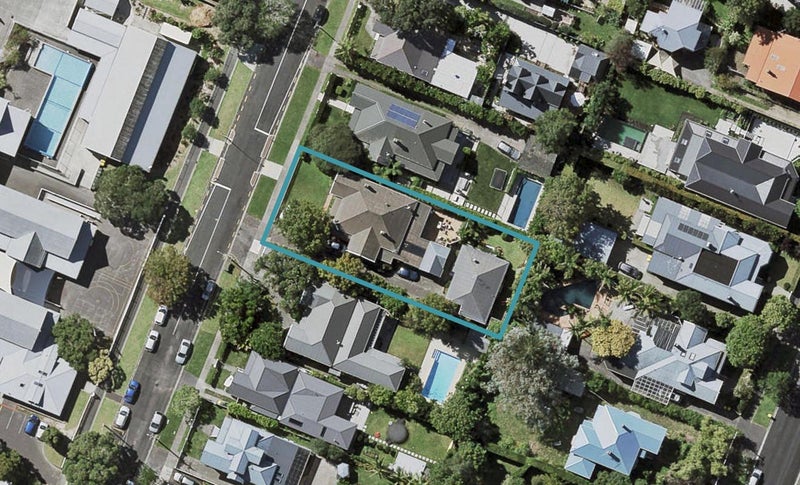2/20 Russell Street, Stanley Point, Auckland - Carousel 1