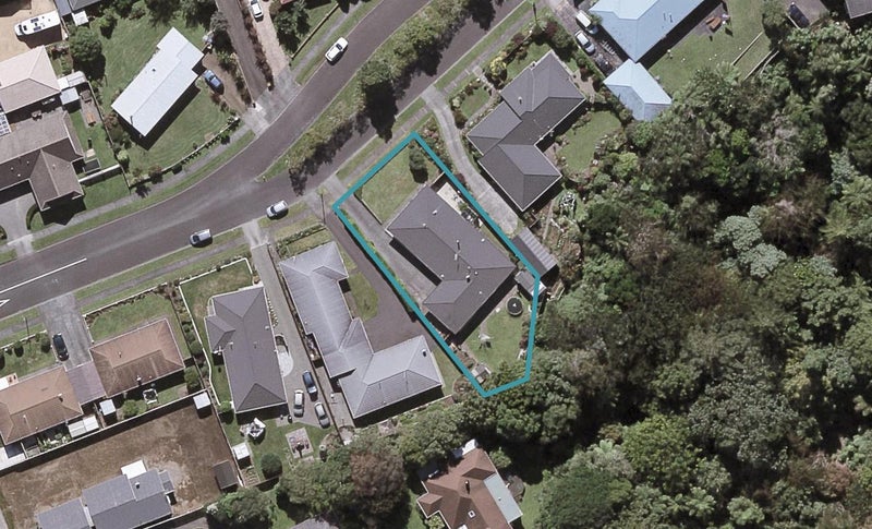 8 Boulevard Drive, Merrilands, New Plymouth - Carousel 1