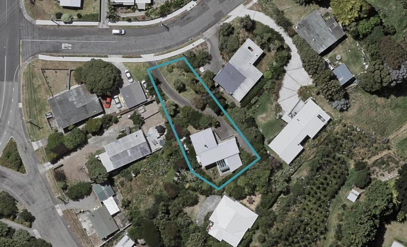 4 Kawau Grove, Waikanae Beach, Waikanae - Carousel 1