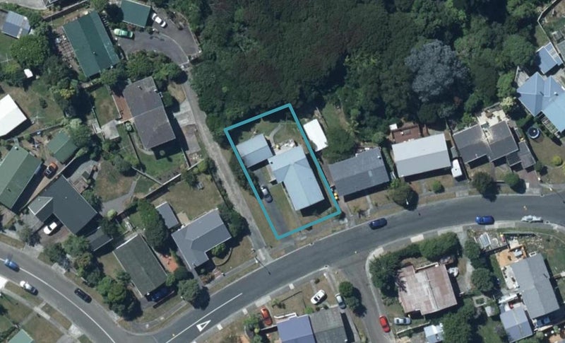 9 Woolwich Close, Whitby, Porirua - Carousel 1