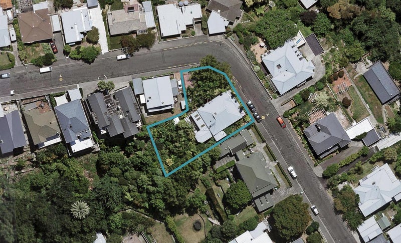 12 Colenso Avenue, Hospital Hill, Napier - Carousel 1