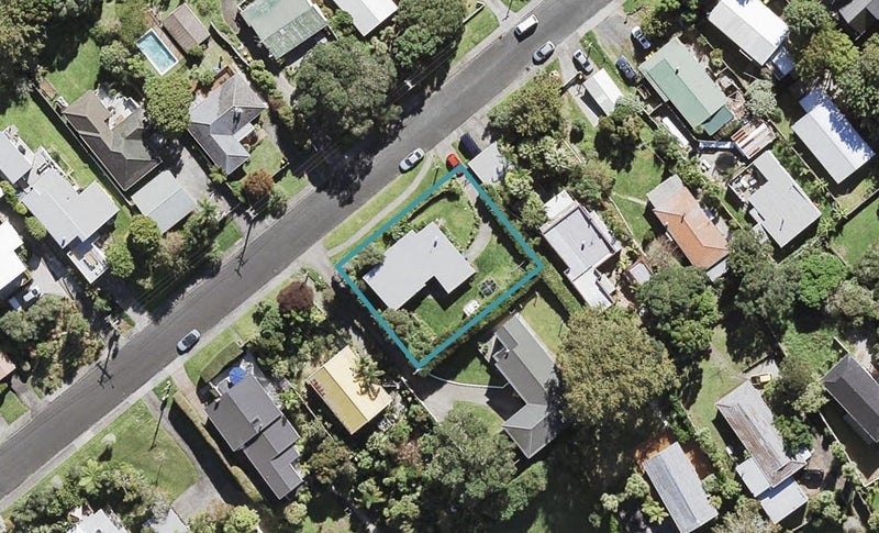 12 Neptune Avenue, Beach Haven, Auckland - Carousel 1