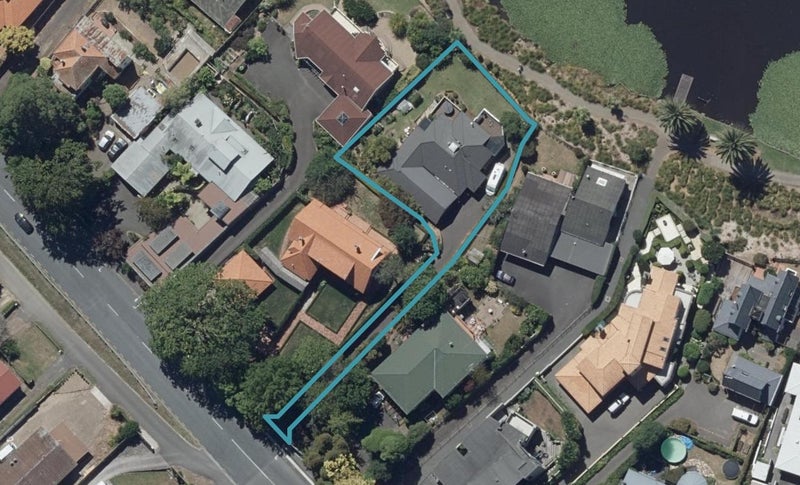 72 Lake Crescent, Hamilton Lake, Hamilton - Carousel 1