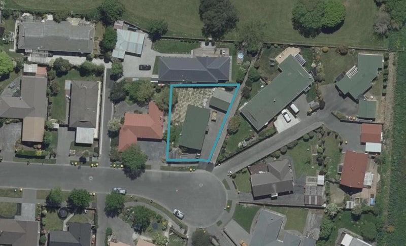 11 Kruse Place, Redwood, Christchurch - Carousel 1