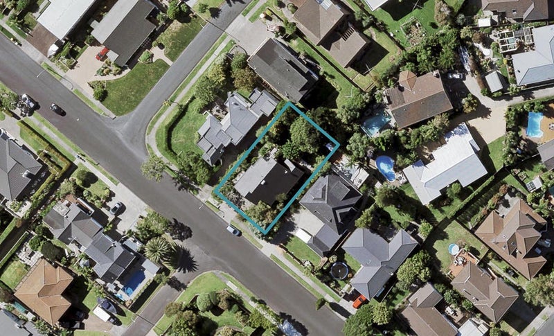 7 William Bryan Drive, Half Moon Bay, Auckland - Carousel 1