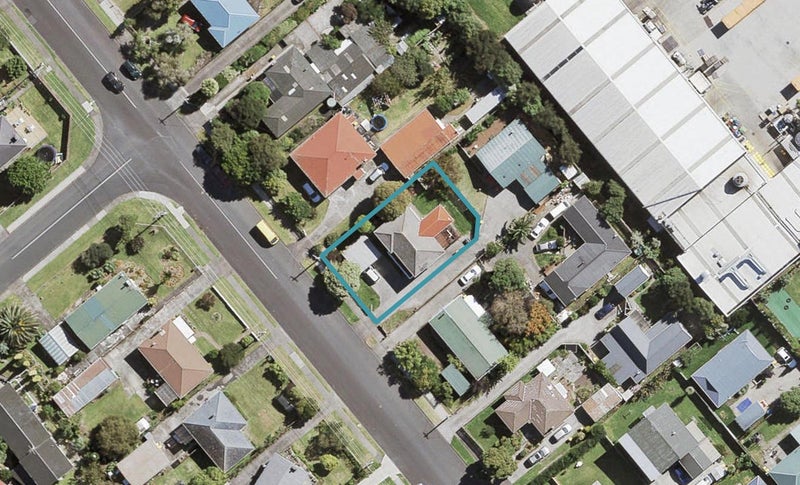 11 Garelja Road, Henderson, Auckland - Carousel 1