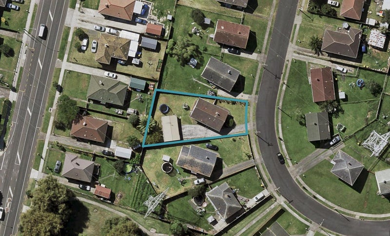 15 Featherston Crescent, Otara, Auckland - Carousel 1