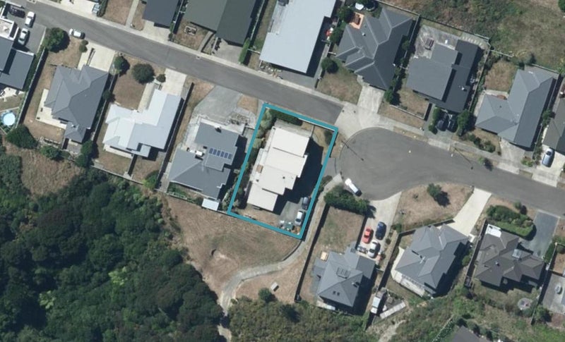 27 Aspiring Terrace, Aotea, Porirua - Carousel 1