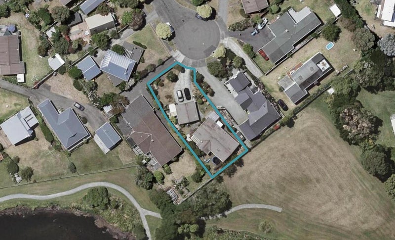 16 Hastings Street, Waikanae Beach, Waikanae - Carousel 1