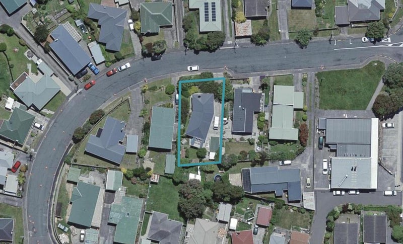 12 Cara Crescent, Paparangi, Wellington - Carousel 1