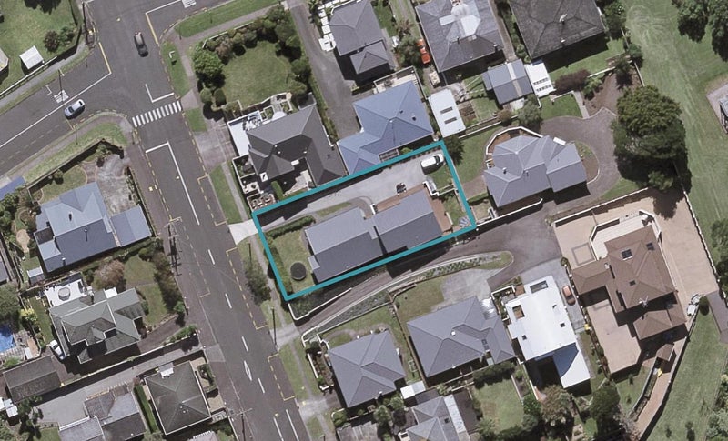 45 Paynters Avenue, Strandon, New Plymouth - Carousel 1
