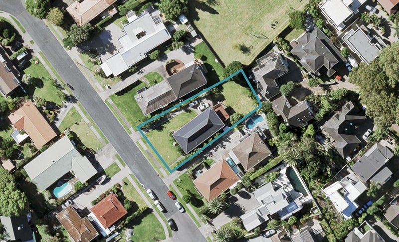 10 Malloy Place, Eastern Beach, Auckland - Carousel 1