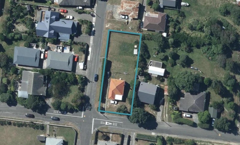 16 Nohorua Street, Takapuwahia, Porirua - Carousel 1