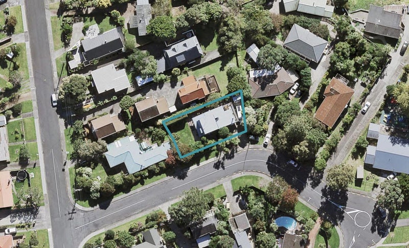 1A McGlashen Place, Beach Haven, Auckland - Carousel 1