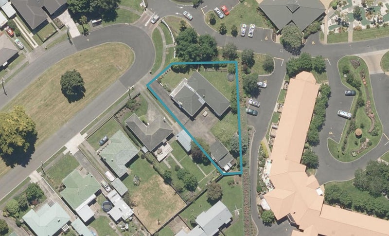38 Burton Avenue, Whanganui East, Whanganui - Carousel 1