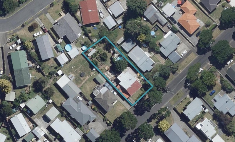 12 Livingstone Avenue, Nawton, Hamilton - Carousel 1