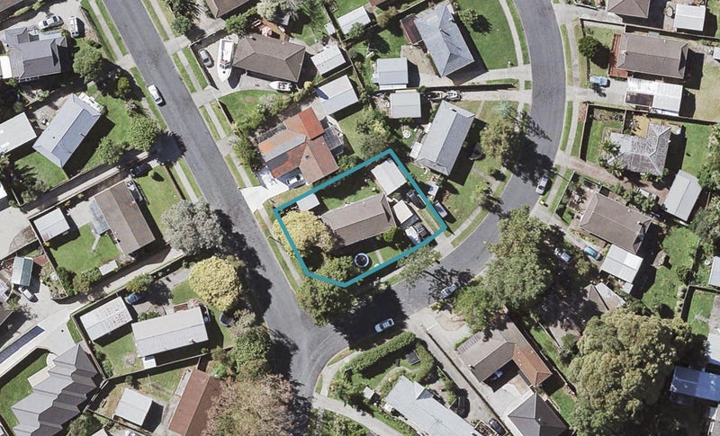 2 Lyren Place, Half Moon Bay, Auckland - Carousel 1