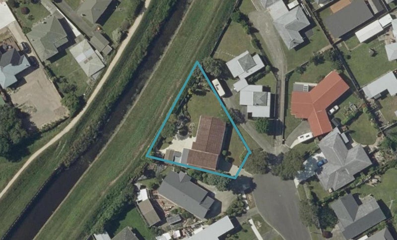 8 Hollows Crescent, Takaro, Palmerston North - Carousel 1